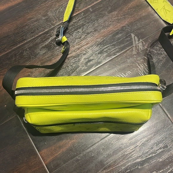 RESERVED FOR BUYER GIVEAWAY LOUIS VUITTON EUC Taigarama Neon Yellow MSNGR Bag - Picture 9 of 17